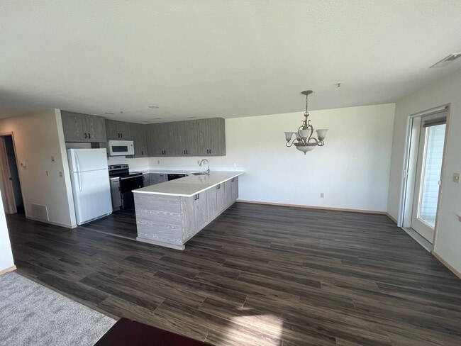 Building Photo - Absolutely stunning View! 2 bed condo downtown on the water!