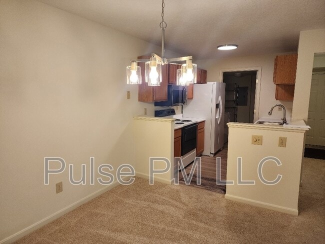 Building Photo - 135 Dale Hollow Dr