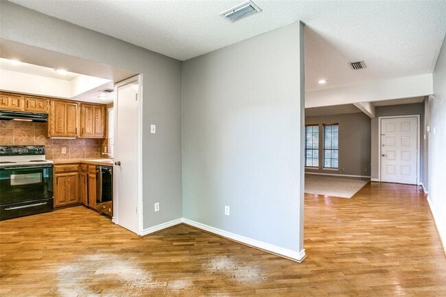 Building Photo - 217 Glenwood Dr