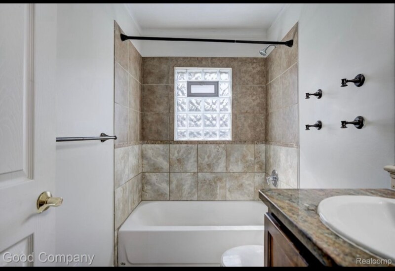 Building Photo - 600 Kalama Ave