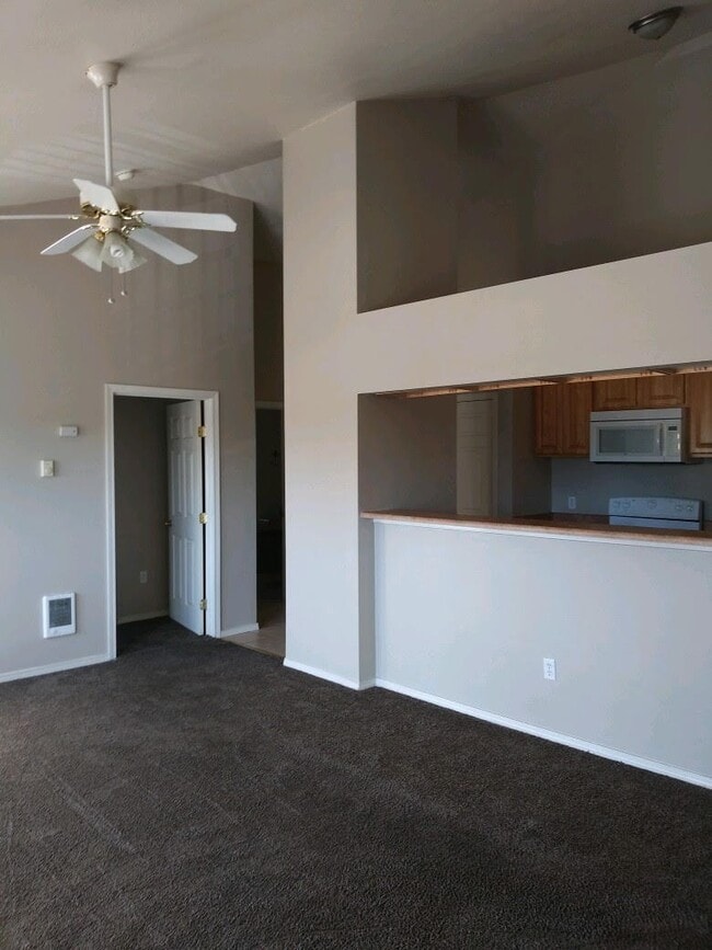 Building Photo - 221 S Glenn St