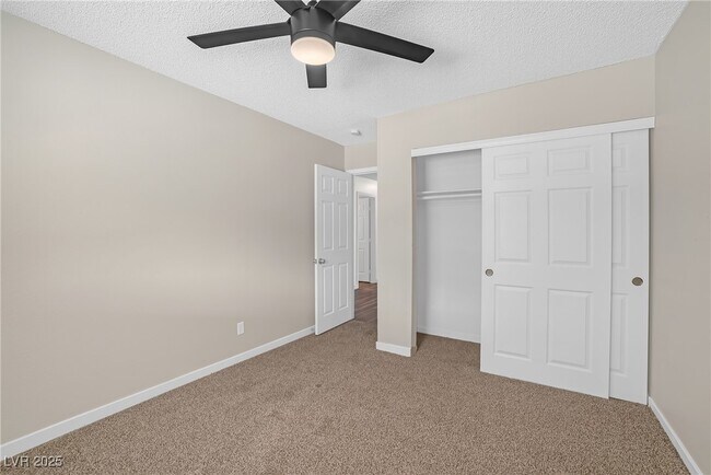 Building Photo - 727 Barrie Ct
