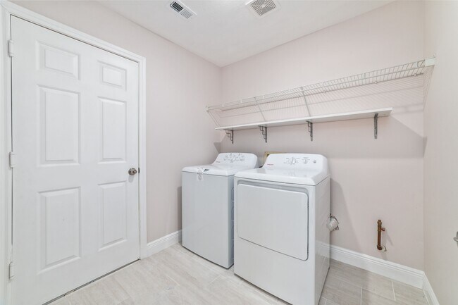 Building Photo - 8330 Malin Ct