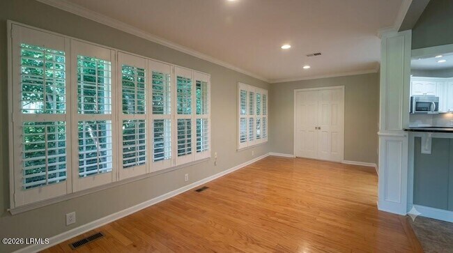 Building Photo - 1305 Rowland Dr