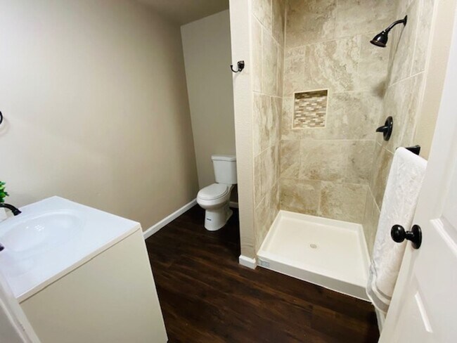 Building Photo - $2,295 Shaw & Fowler, 4 Bedroom Home - Ral...