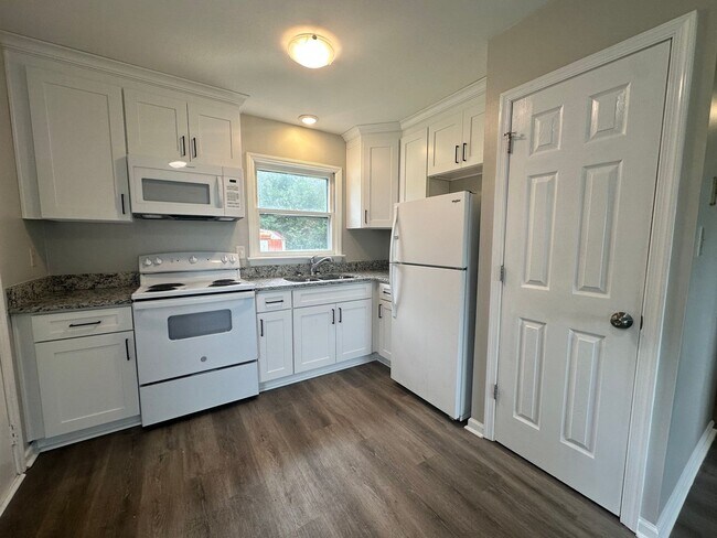 Building Photo - 7394 Bellehaven Dr