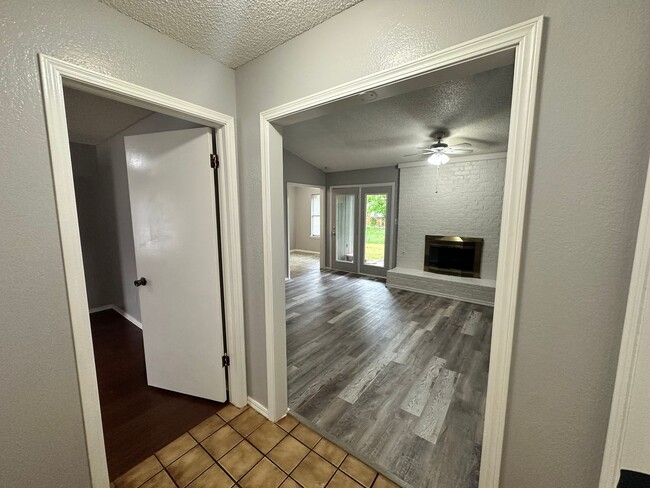 Building Photo - 3bed/2bath Home Available in Norman!