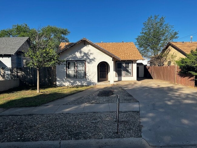 Building Photo - 504 S Avenue B