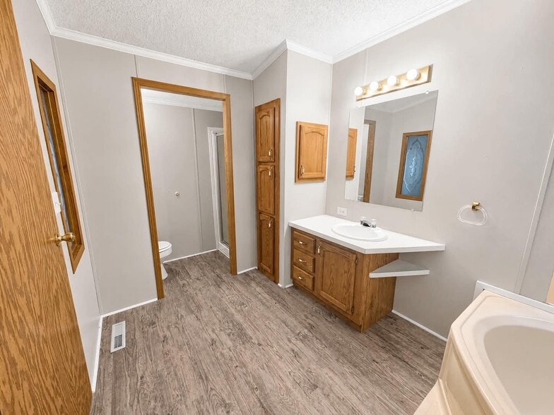 Building Photo - 3676 Willow Ct