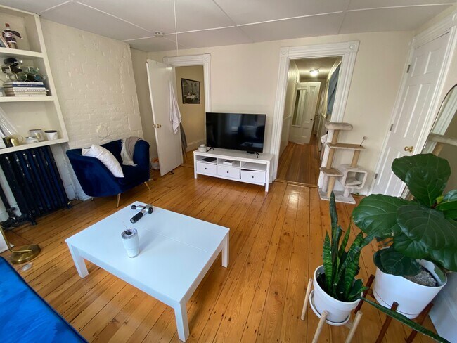 Building Photo - 53 Joy St