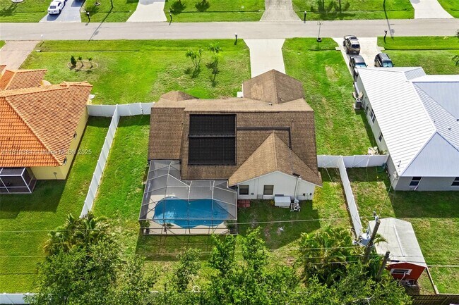 Building Photo - 3561 SW Carmody St