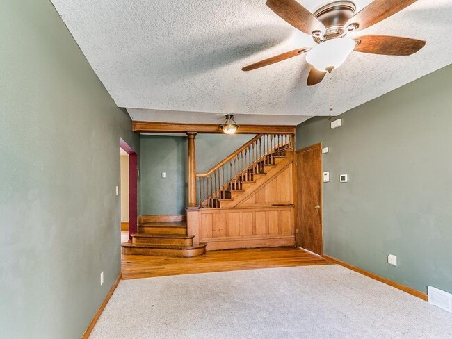 Building Photo - Spacious 5-Bedroom Home Near Drake University