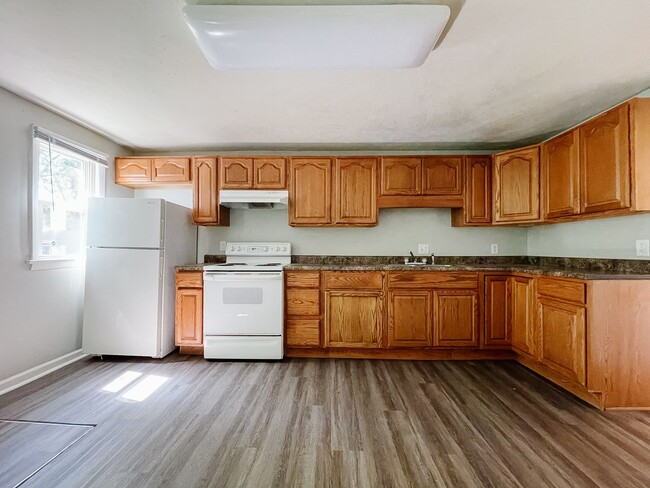 Building Photo - Sizable Kitchen