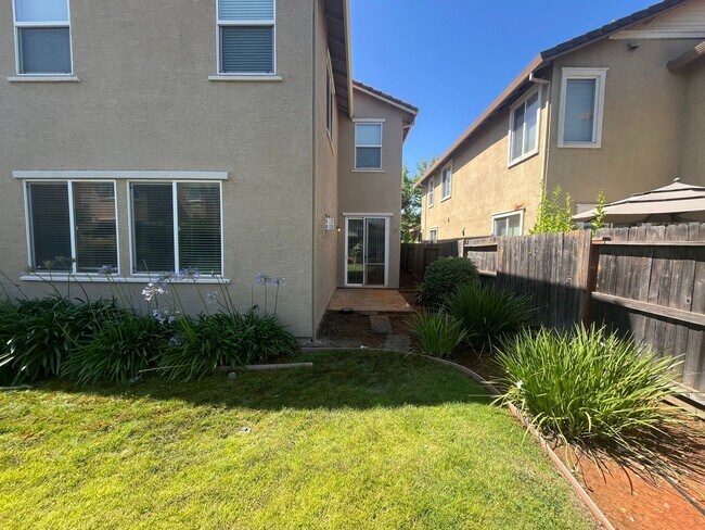Building Photo - 6 Bedroom, 3 Bathroom Executive Anatolia H...