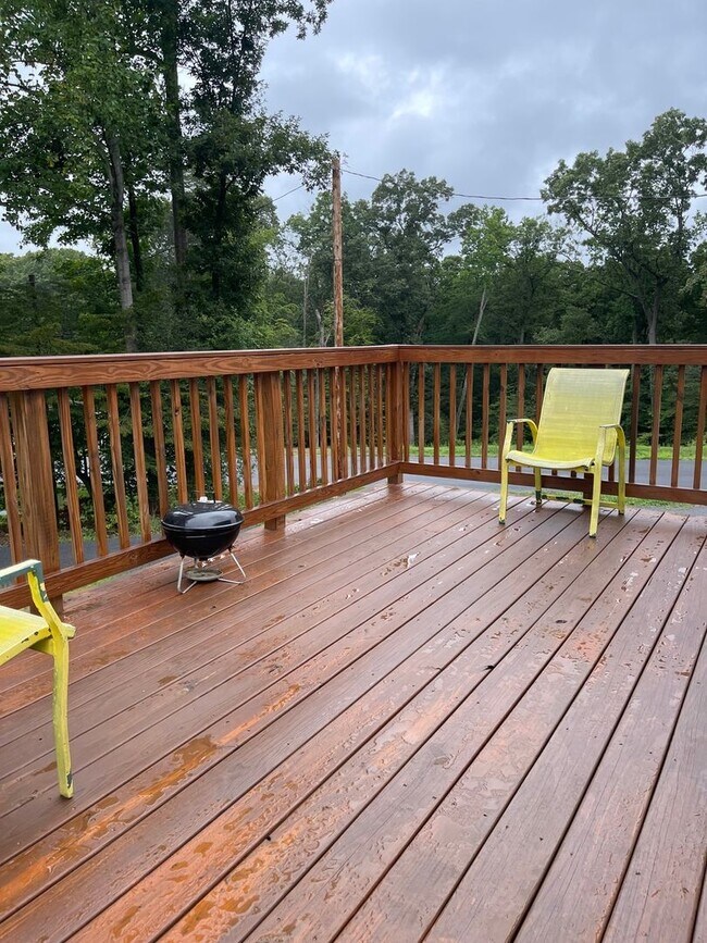 Building Photo - Spacious 1 Bedroom & den, 1 bath in Brandy...