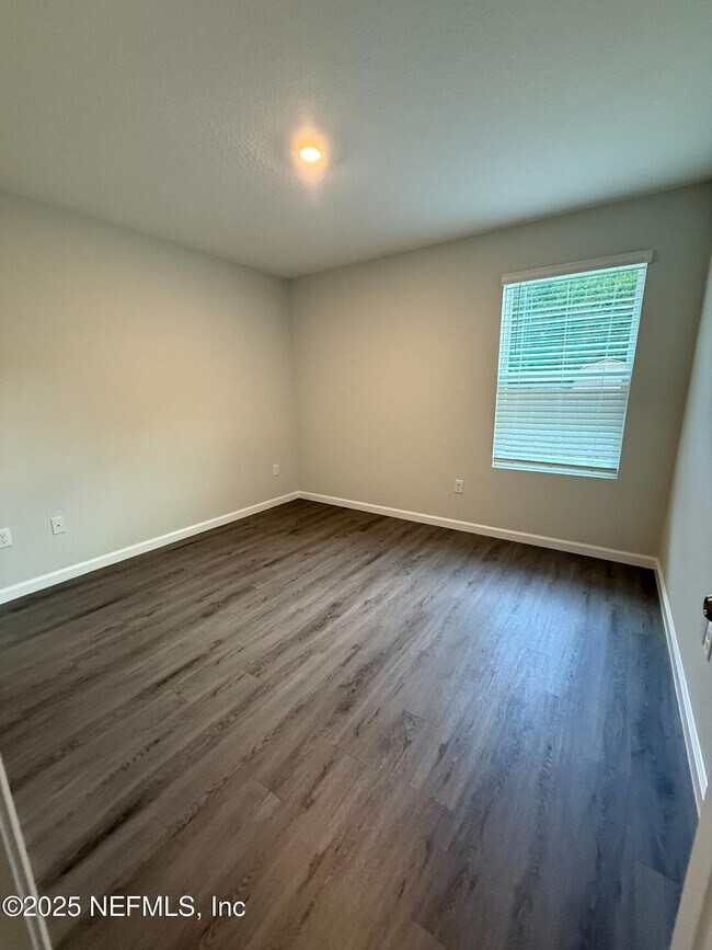 Building Photo - 3925 Peach Dr