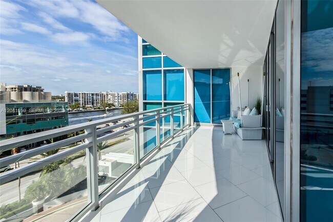 Building Photo - 3535 S Ocean Dr