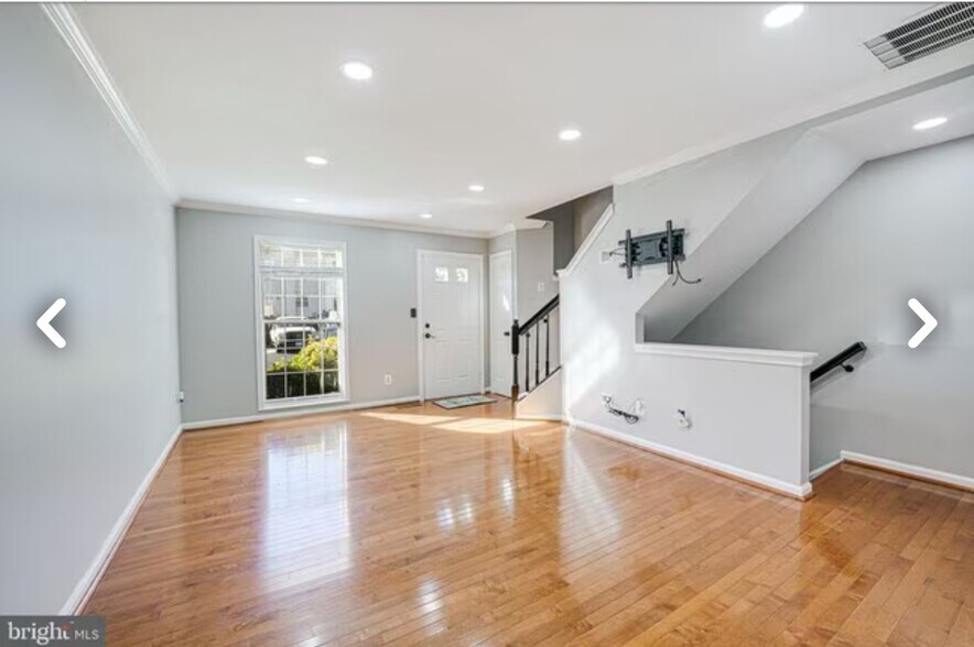 Building Photo - 1770 Tiger Lily Cir