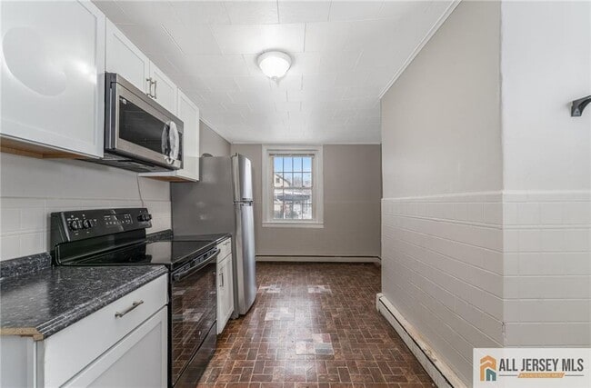 Building Photo - 20 Willow Ave