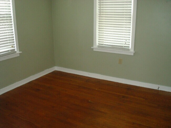 Building Photo - 119 W Colebrook St