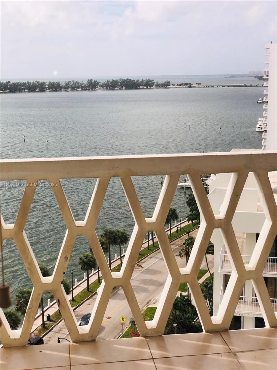 Building Photo - 1430 Brickell Bay Dr