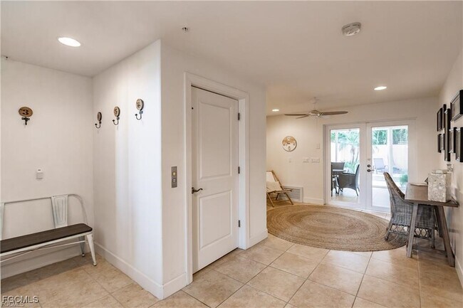 Building Photo - 572 11th Ave S