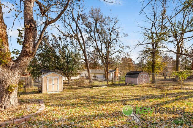 Building Photo - Inviting 3-Bedroom Home with Updated Kitchen & Fenced Backyard – Derby, KS