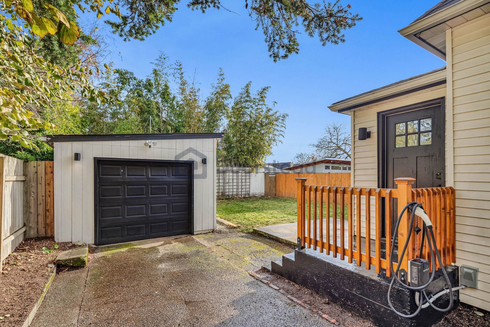 Building Photo - 924 24th Ave S