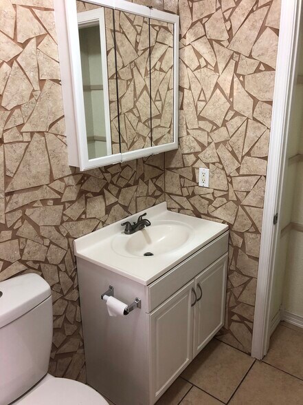 Building Photo - 502 Beacon