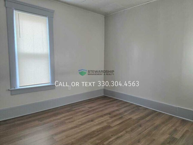 Building Photo - 149 Rhodes Ave