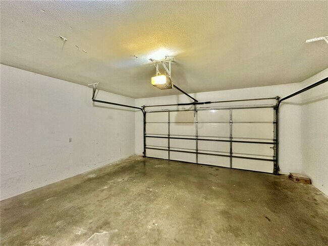 Building Photo - 604 Drake St