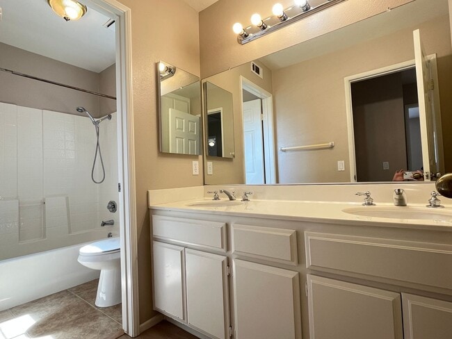 Building Photo - Large 4 bedroom home in Orangecrest for rent!