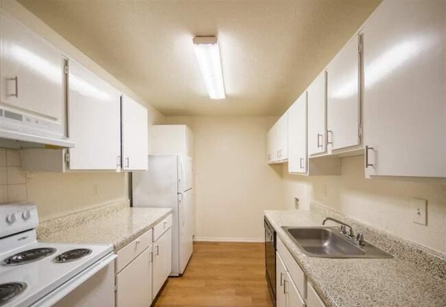 Building Photo - 2 bedroom in Houston TX 77040