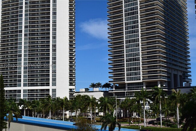 Building Photo - 1849 S Ocean Dr