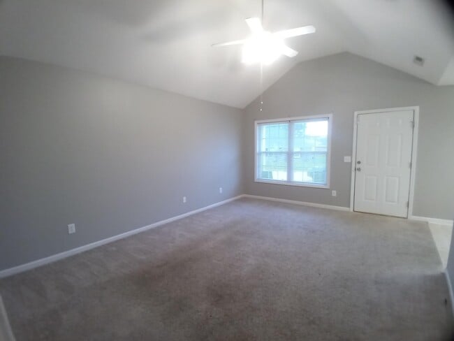 Building Photo - 2212 Dartmouth Dr