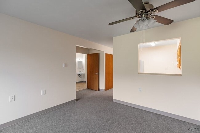 Building Photo - 224 Leray St