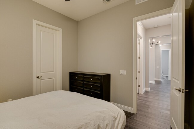 Building Photo - BEAUTIFULLY FULLY FURNISHED 4 BEDROOM 3.5 ...