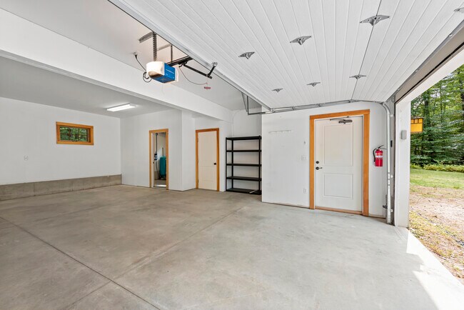 Building Photo - Squam House