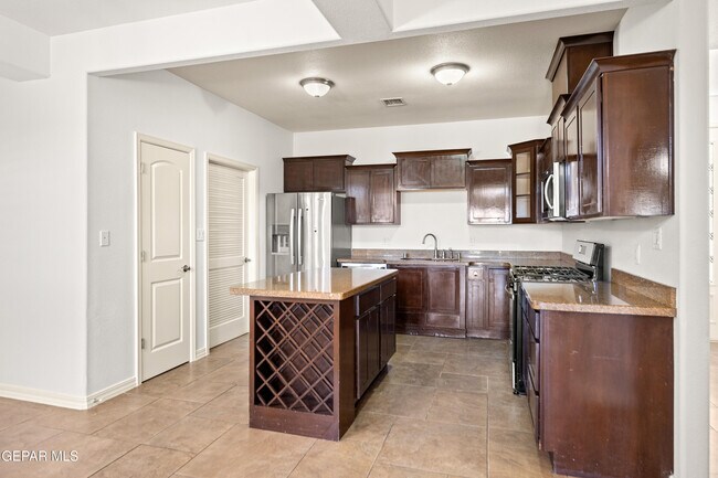Building Photo - 14116 Rainbow Point Dr