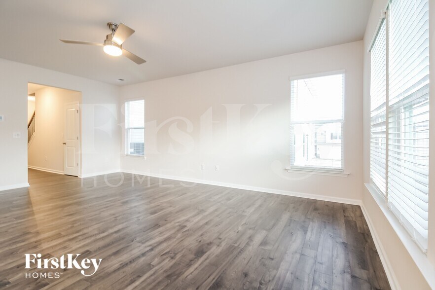 Building Photo - 1003 Mission Hill Ln