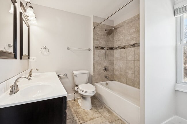 Building Photo - 713 Warrenville Rd