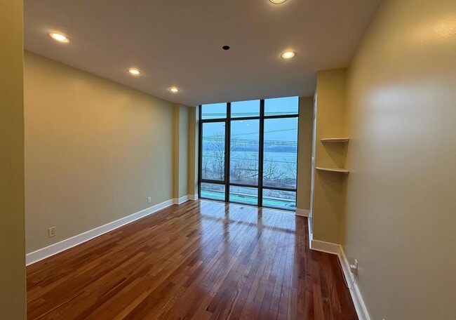 Building Photo - 8125 River Rd