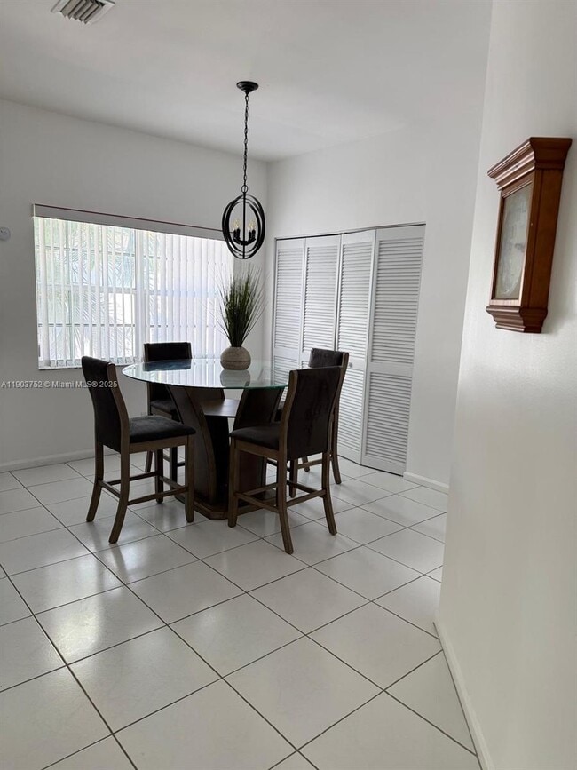 Building Photo - 11690 Briarwood Cir