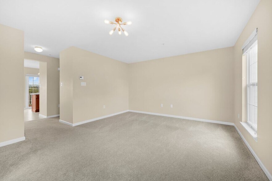 Building Photo - 901 Heather Way