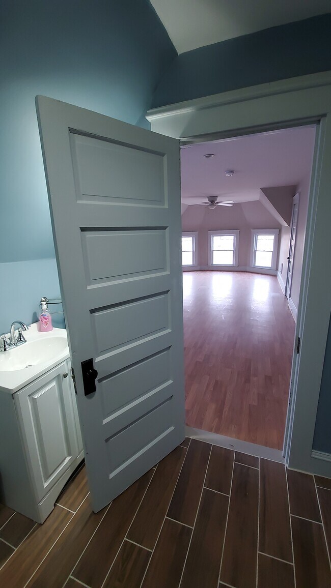 Bath and masterbedroom - 1606 E 85th St