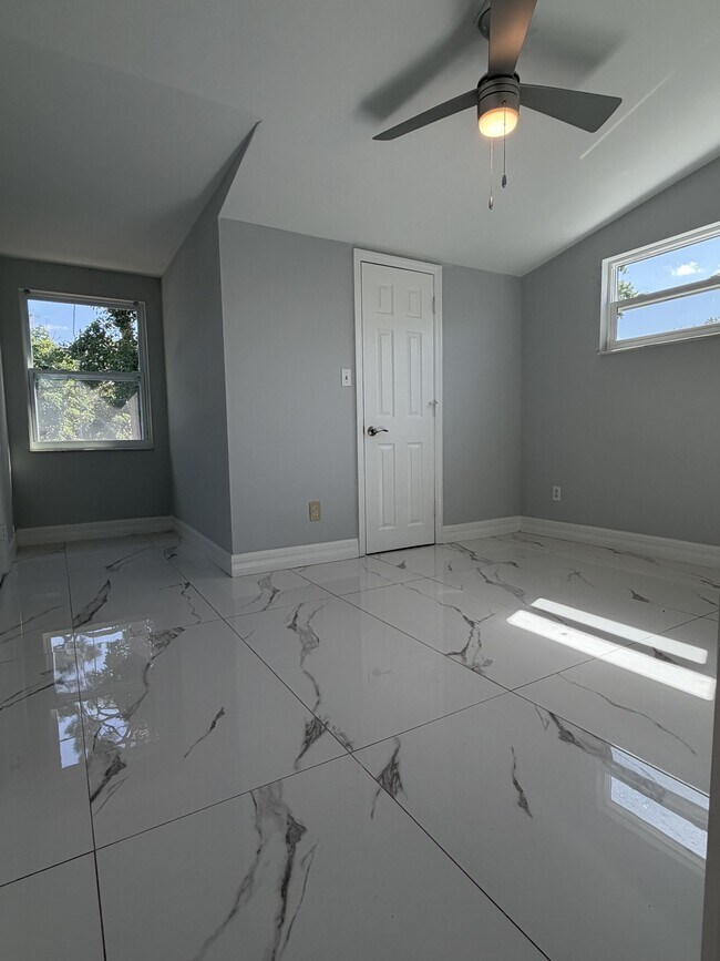 Building Photo - 10280 Carolina St