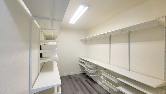 Building Photo - 8518 Genesee Ct