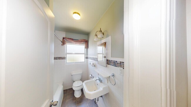 Building Photo - 509 6th N Ave