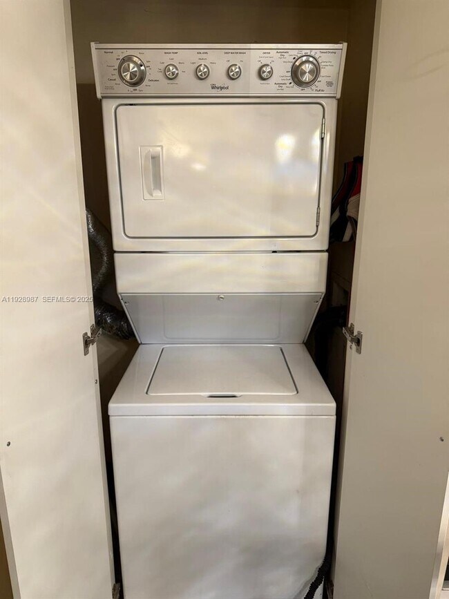 Building Photo - 4210 NW 79th Ave