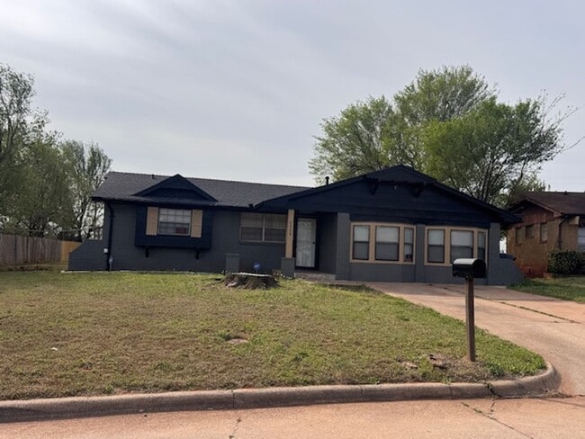 Building Photo - $300 off your move in by June 1st!   Newly remodeled 3 bed 1 bath garage conversion with monitore...